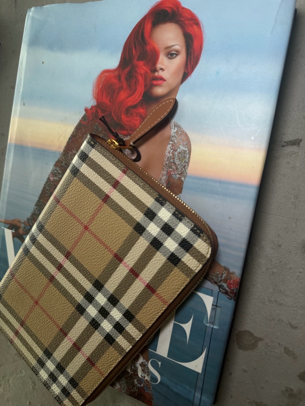 New BURBERRY Check Travel Wallet Long Wallet  inside zipper is damage - Picture 2 of 7